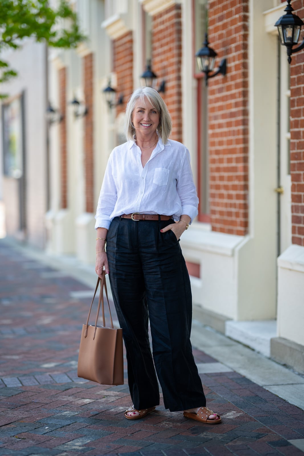 Smart Casual Black Linen Pants With Button-Down Shirt Smart Casual Black Linen Pants With Button-Down Shirt — Classy Black Linen Pants Outfit