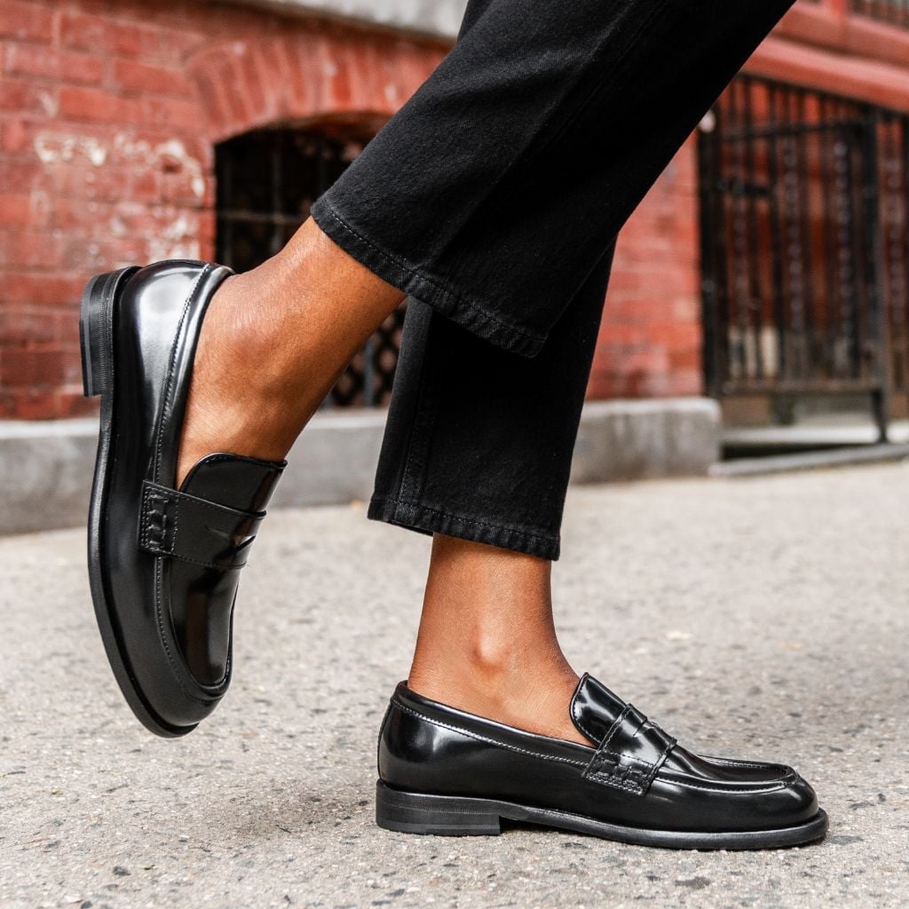 Black Patent Loafers with Black Denim Jeans — Classy Black Loafers Outfit
