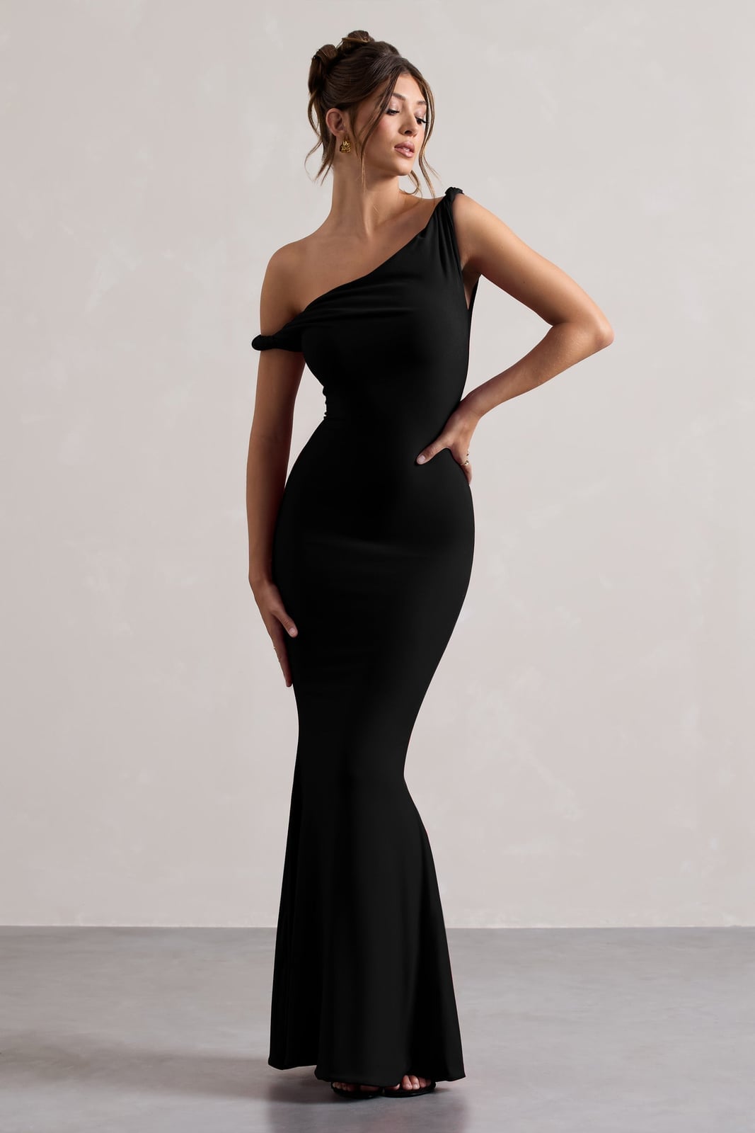 Fitted Black One-Shoulder Dress With Mermaid Flare Fitted Black One-Shoulder Dress With Mermaid Flare — Classy Black Tie Dresses