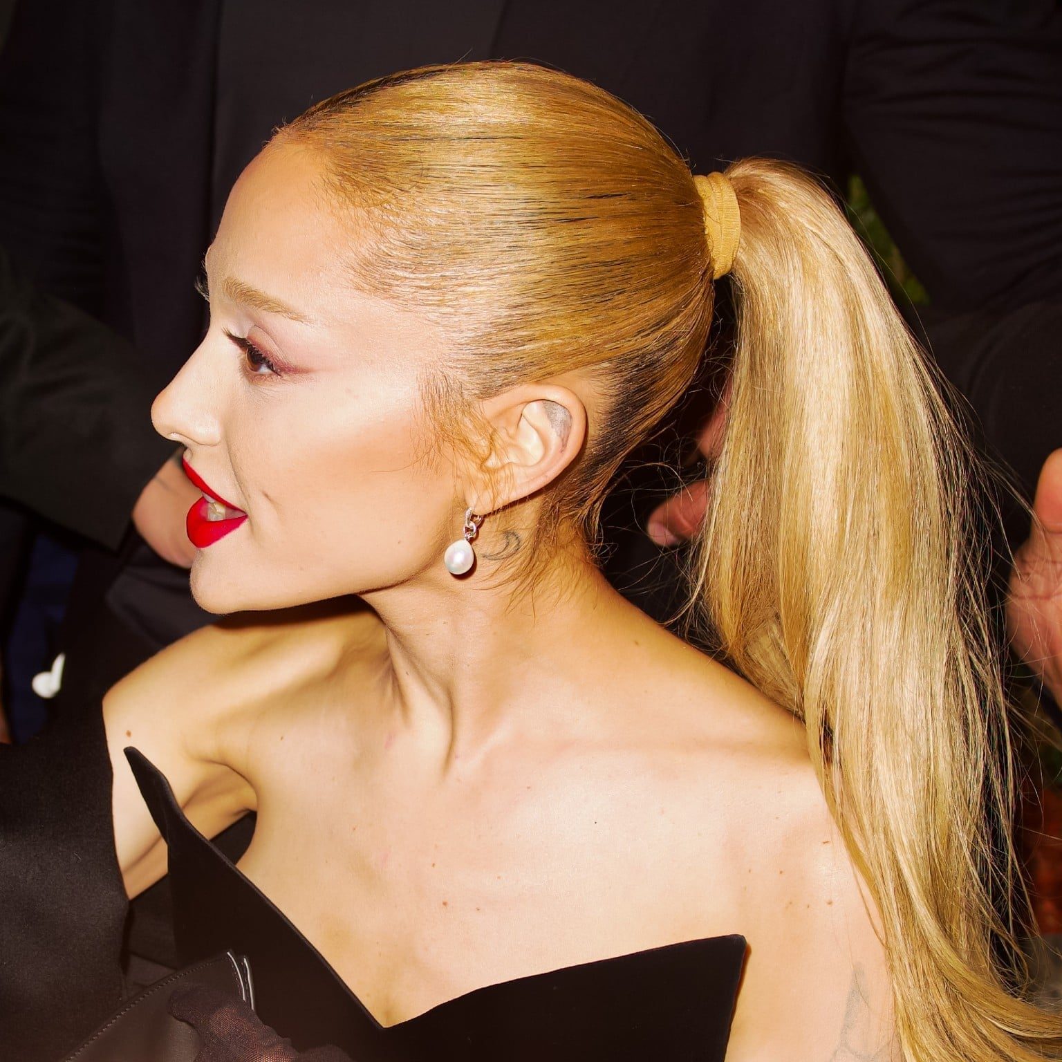 Golden Blonde Ponytail With Loose Waves — Classy Blonde Ponytail