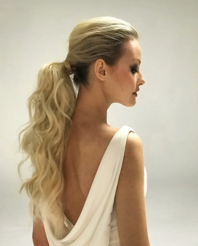 Elegant Platinum Blonde Curled Ponytail — Classy Blonde Ponytail
