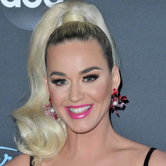 Voluminous Platinum Curls Ponytail — Classy Blonde Ponytail
