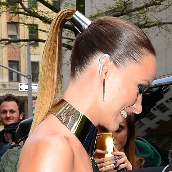 Classic Ash Blonde Collarbone Ponytail With Showing A Side View — Classy Blonde Ponytail