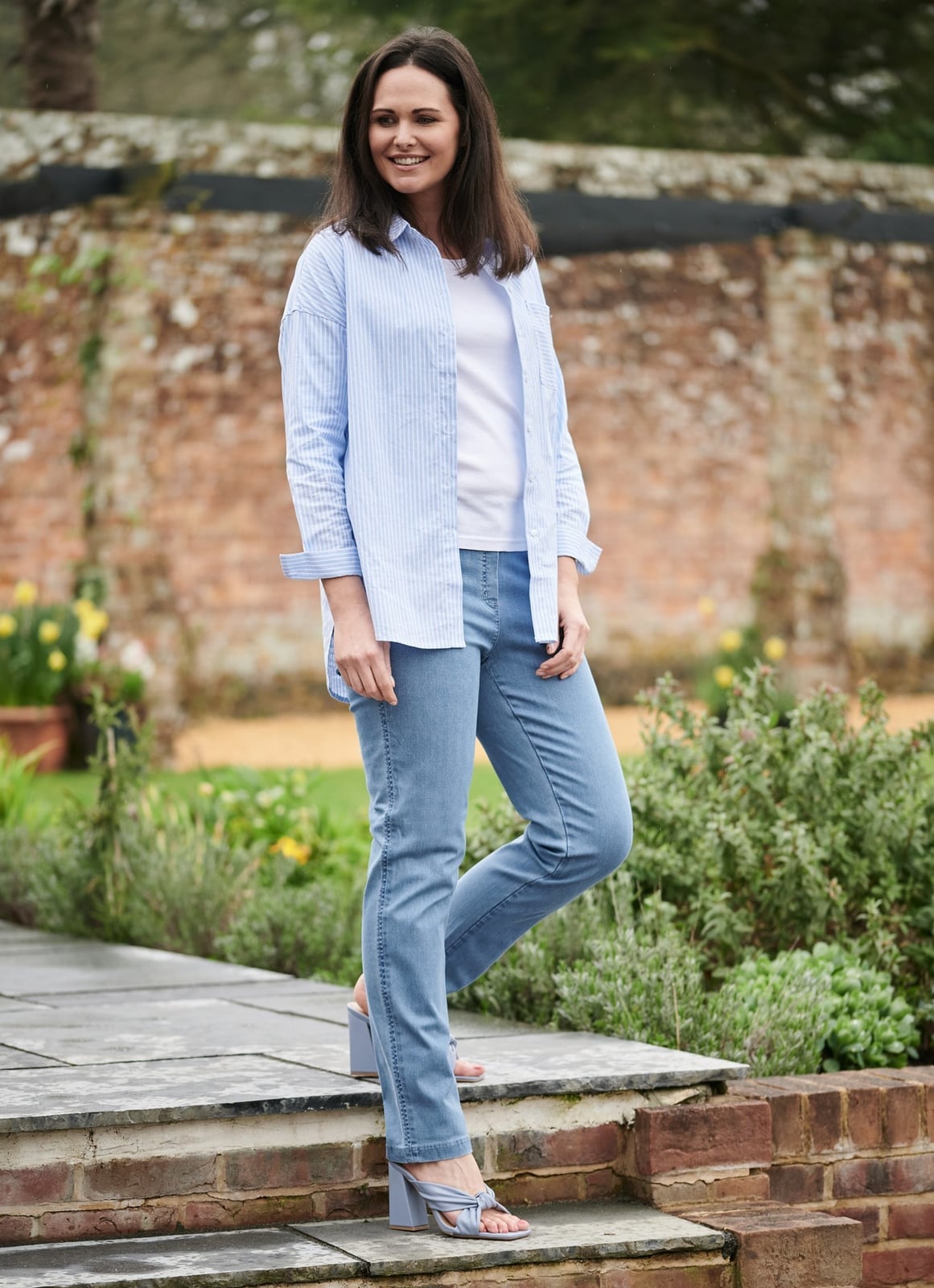 Striped Oversized Shirt with Light Wash Denim, Office-Safe Version Striped Oversized Shirt with Light Wash Denim, Office-Safe Version — Classy Blue Outfits