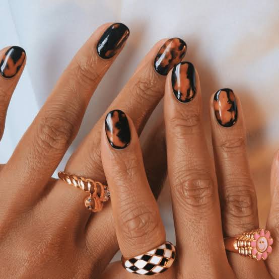 Short Oval Tortoiseshell Pattern Short Oval Tortoiseshell Pattern — Classy Boho Nails