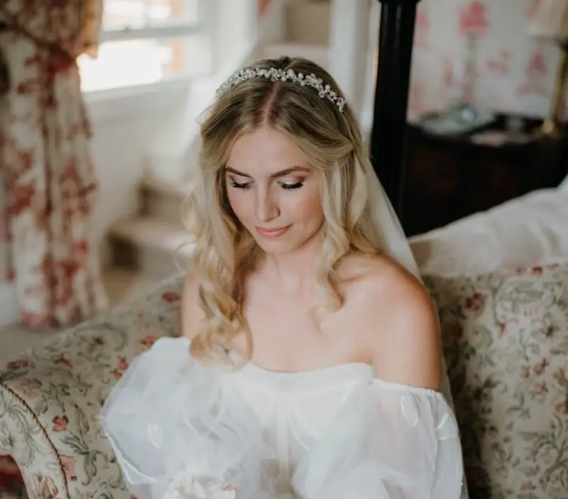 Ash Blonde Collarbone Lob With Curtain Bangs Ash Blonde Collarbone Lob With Curtain Bangs — Classy Bridal Hairstyles