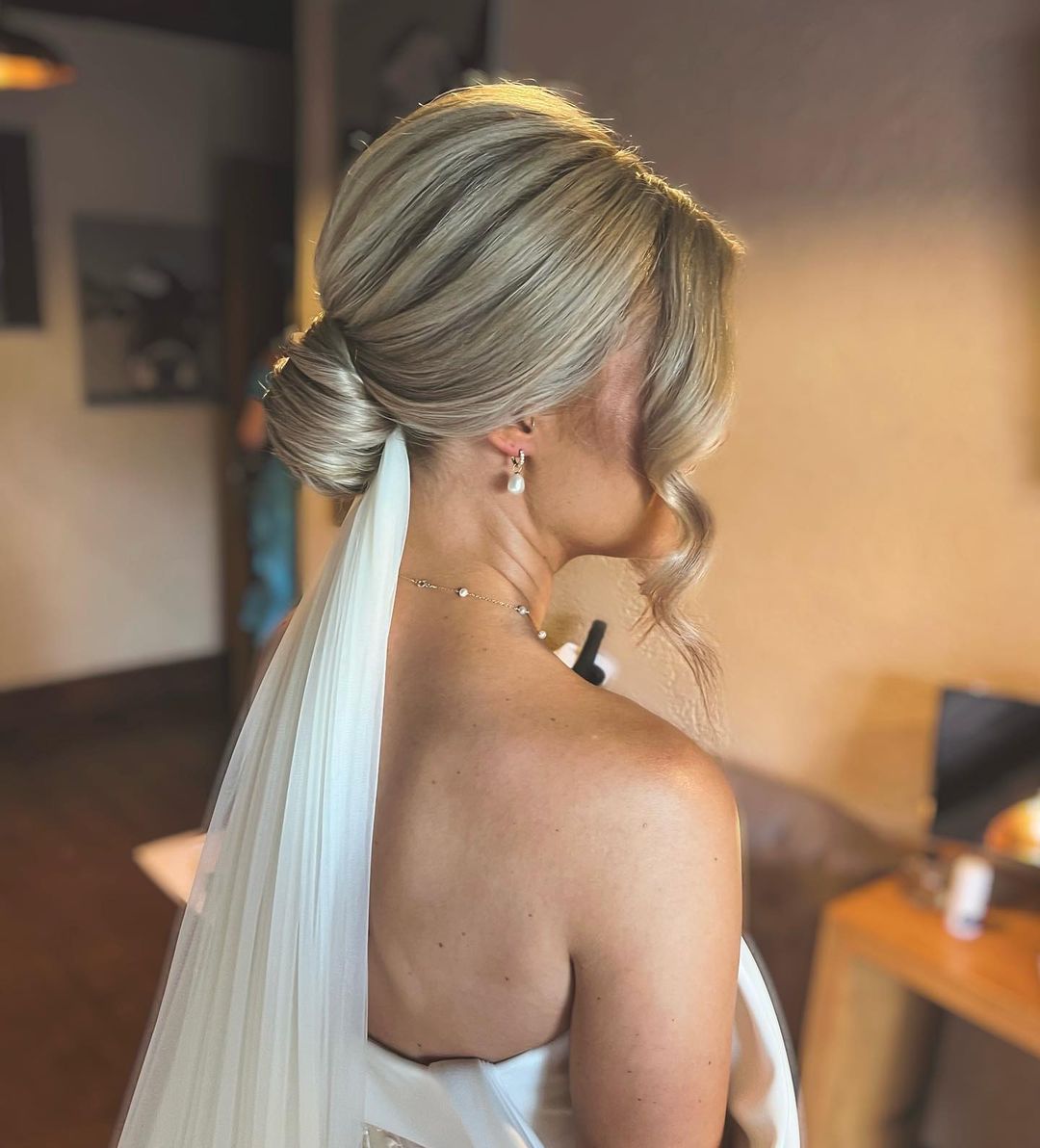 Blonde Chignon With Loose Curls and Veil Blonde Chignon With Loose Curls and Veil — Classy Bridal Hairstyles