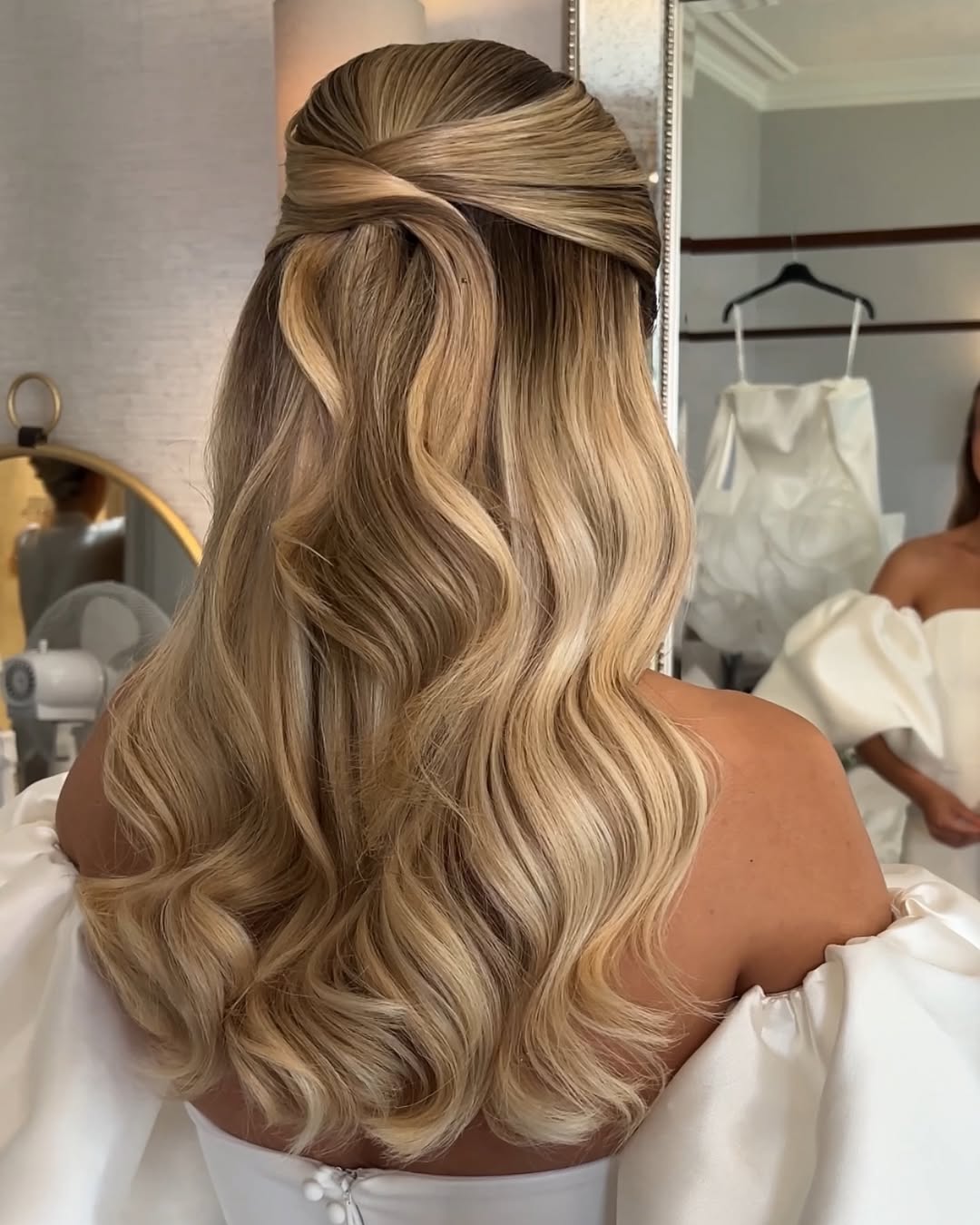 Ash Blonde Half-Up Style With Loose Waves Ash Blonde Half-Up Style With Loose Waves — Classy Bridal Hairstyles