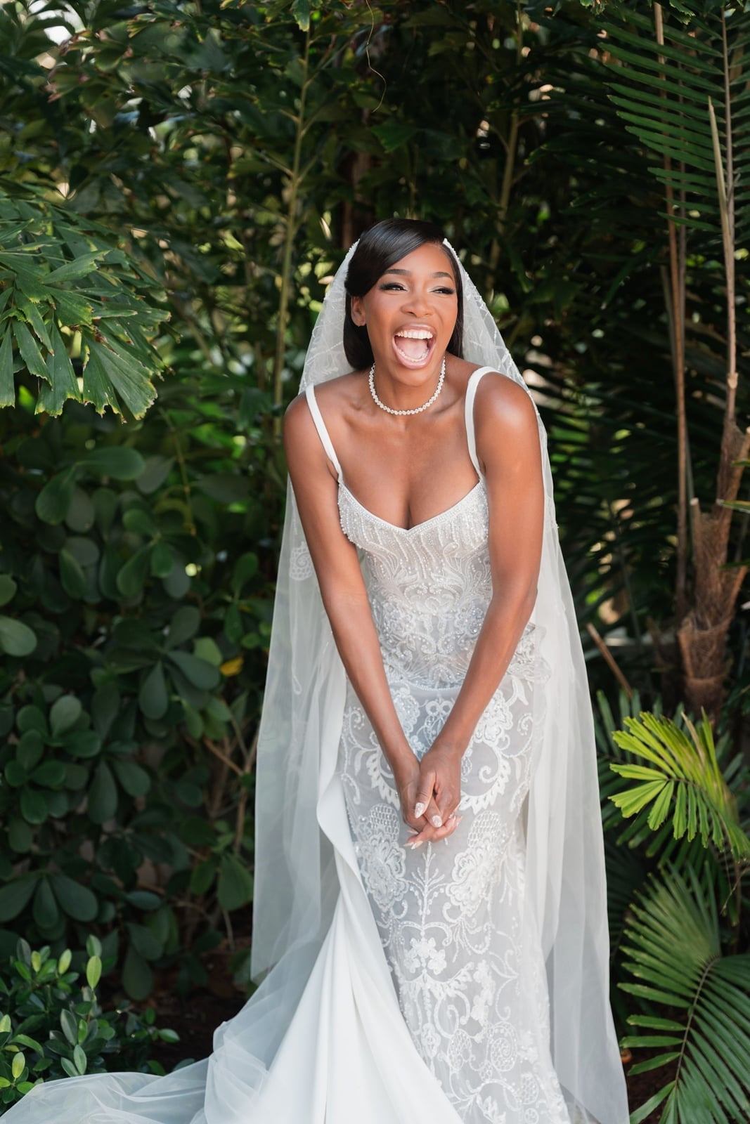 Sleek Chin Length Bob With Side Bangs Sleek Chin Length Bob With Side Bangs — Classy Bridal Hairstyles