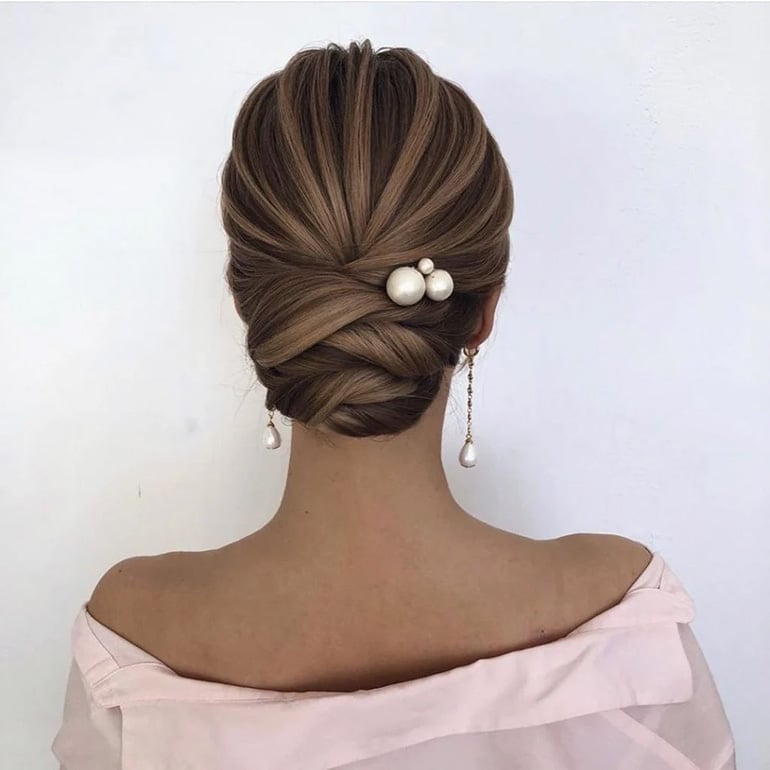 Brown Blonde Chignon With Pearls Brown Blonde Chignon With Pearls — Classy Bridesmaid Hair