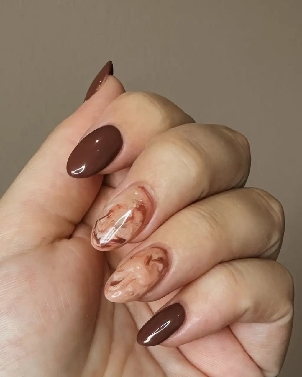 Medium Almond Nails With Brown Marble Accents Medium Almond Nails With Brown Marble Accents — Classy Brown Almond Nails