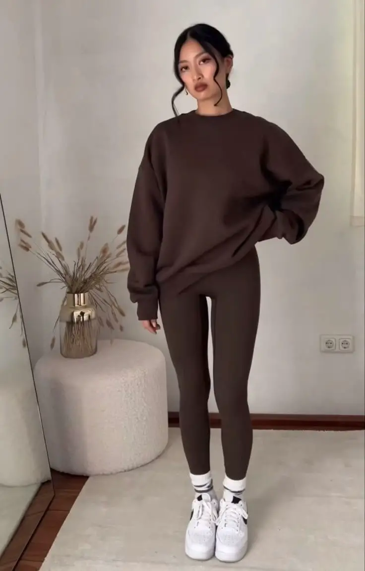 Oversized Sweatshirt and Brown Ribbed Leggings Oversized Sweatshirt and Brown Ribbed Leggings — Classy Brown Leggings Outfit