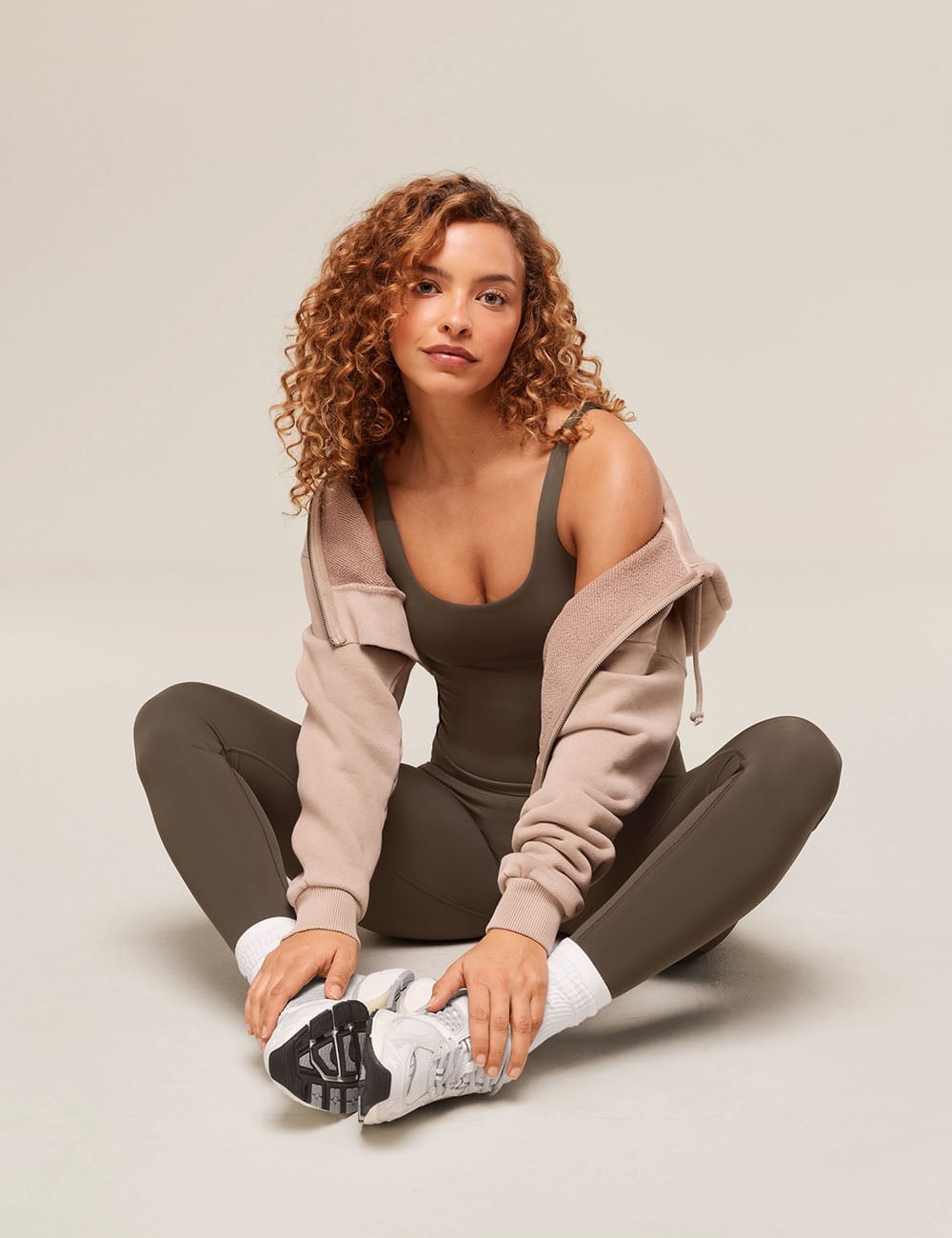 Olive Green Leggings and Beige Hoodie Olive Green Leggings and Beige Hoodie — Classy Brown Leggings Outfit