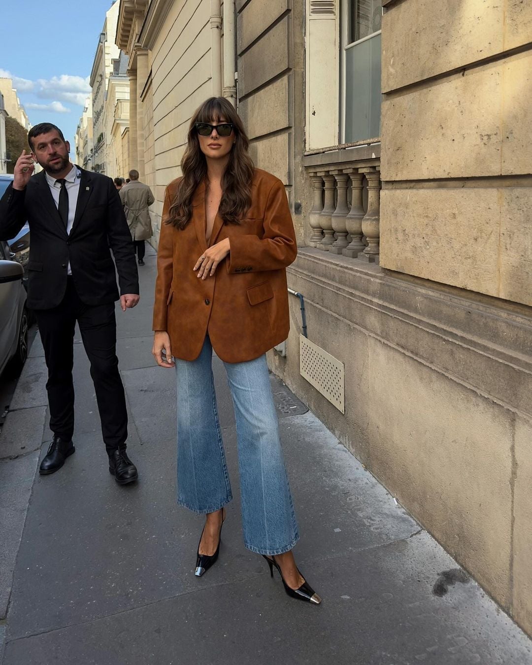 Unbuttoned Suede Blazer With Jeans — Classy Brown Suede Jacket Outfit