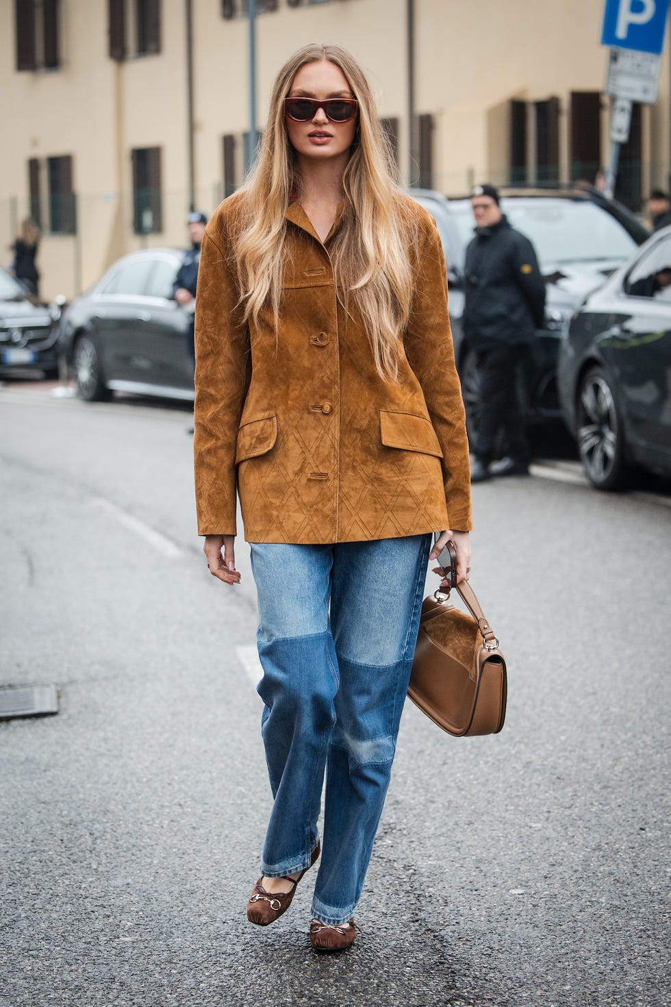 Suede Jacket With Two-Tone Jeans — Classy Brown Suede Jacket Outfit