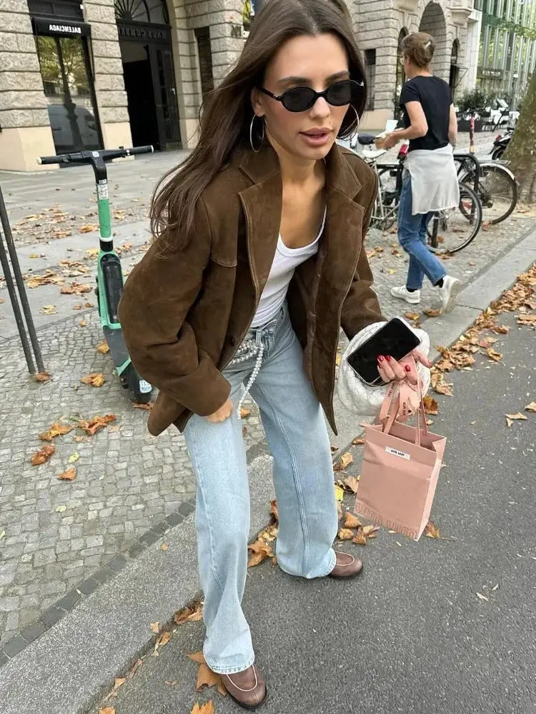 Relaxed Blazer With Tank Top And Jeans — Classy Brown Suede Jacket Outfit