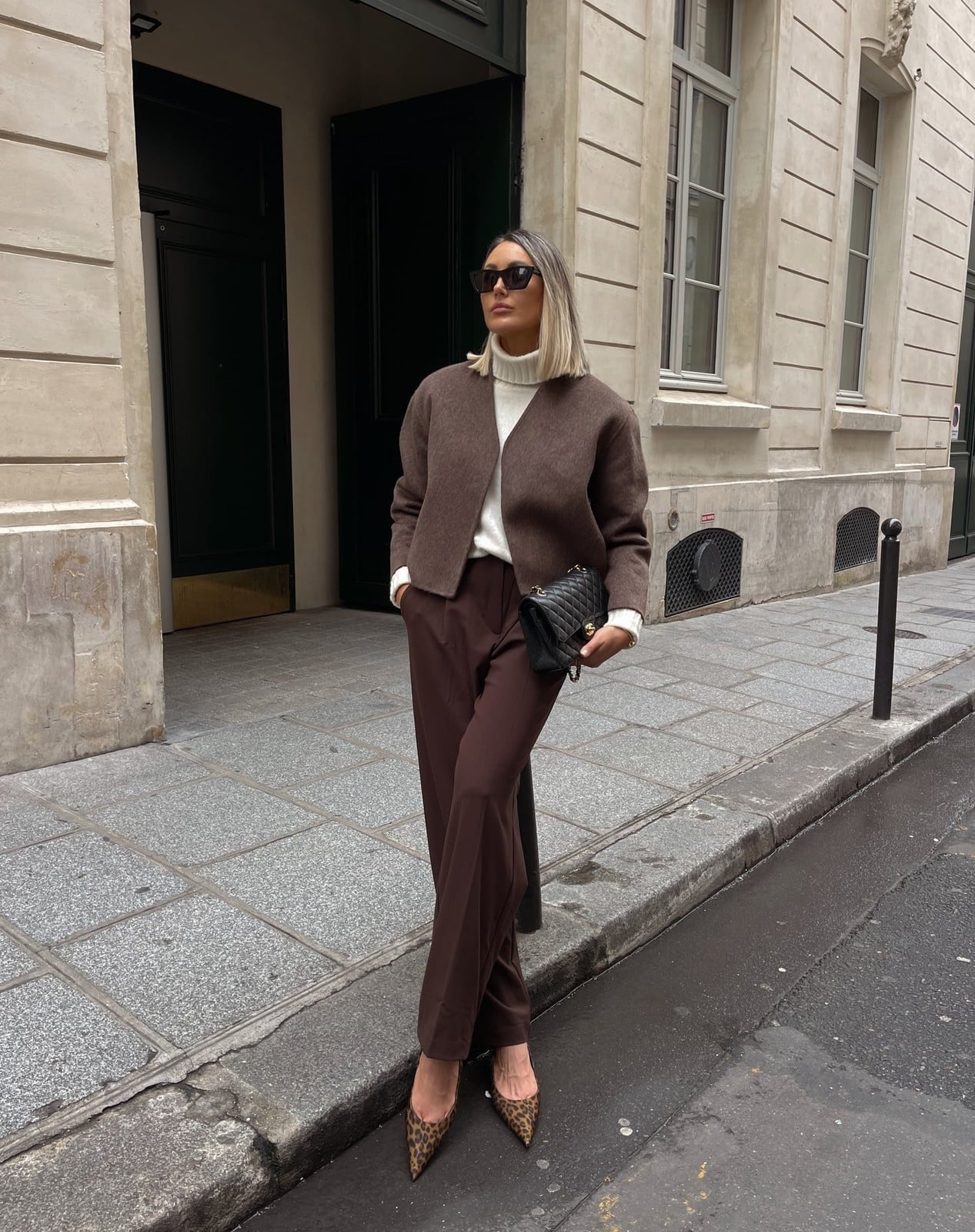Brown Wide-Leg Trousers with a White Turtleneck and Cropped Jacket Brown Wide-Leg Trousers with a White Turtleneck and Cropped Jacket — Classy Brown Trousers Outfit