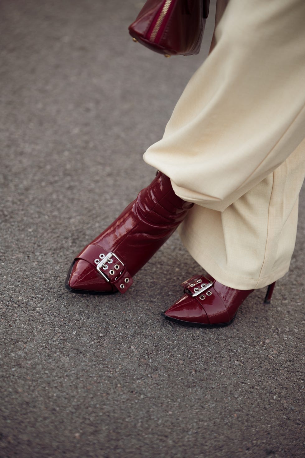 Sophisticated Burgundy Boots with Wide-Leg Trousers Sophisticated Burgundy Boots with Wide-Leg Trousers — Classy Burgundy Boots Outfit