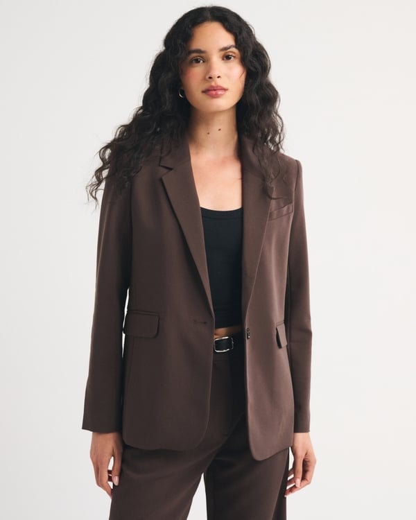 Brown Tailored Blazer Over Black Crop Top Brown Tailored Blazer Over Black Crop Top — Classy Business Casual Outfits