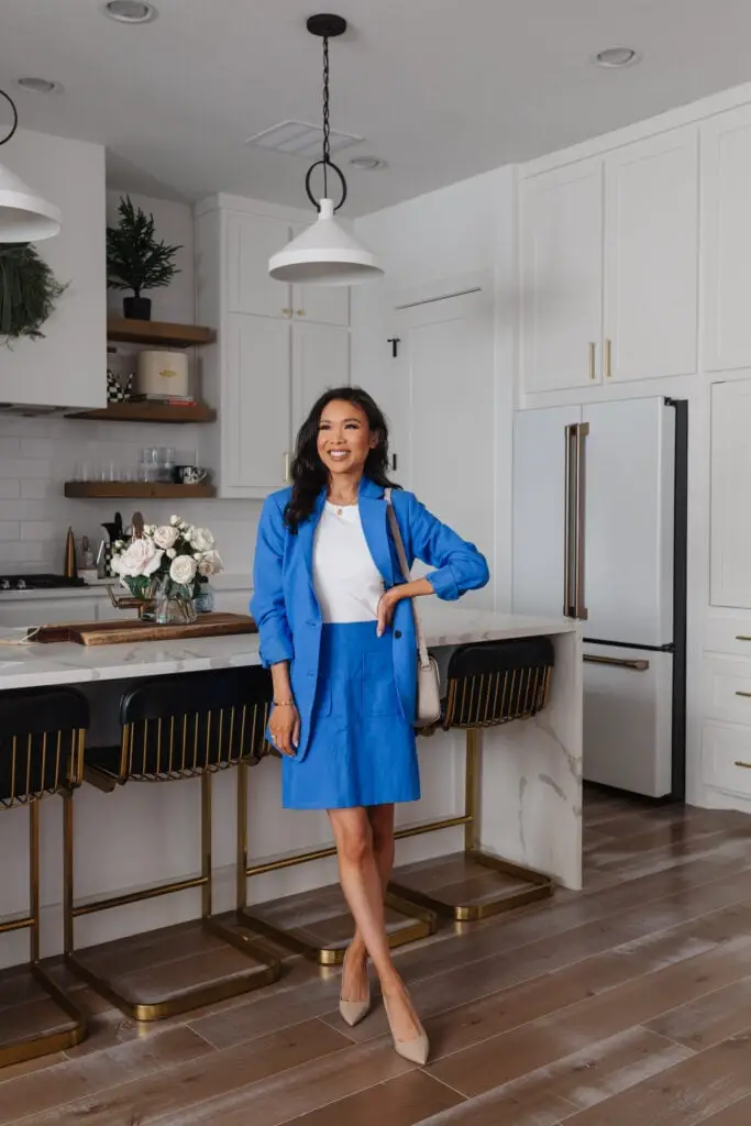 Royal Blue Suit With White T-Shirt Royal Blue Suit With White T-Shirt — Classy Business Casual Outfits