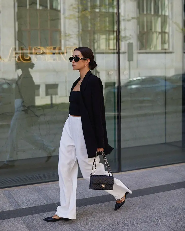 Black Oversized Blazer with White Wide-Leg Trousers, Everyday Version Black Oversized Blazer with White Wide-Leg Trousers, Everyday Version — Classy Business Outfits