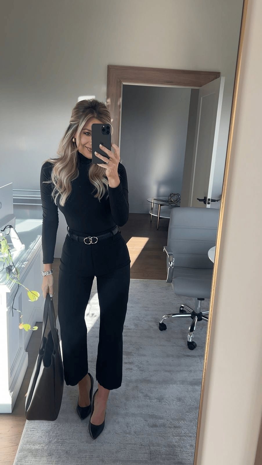 Monochromatic Black Suit with Straight-Leg Trousers Monochromatic Black Suit with Straight-Leg Trousers — Classy Business Outfits