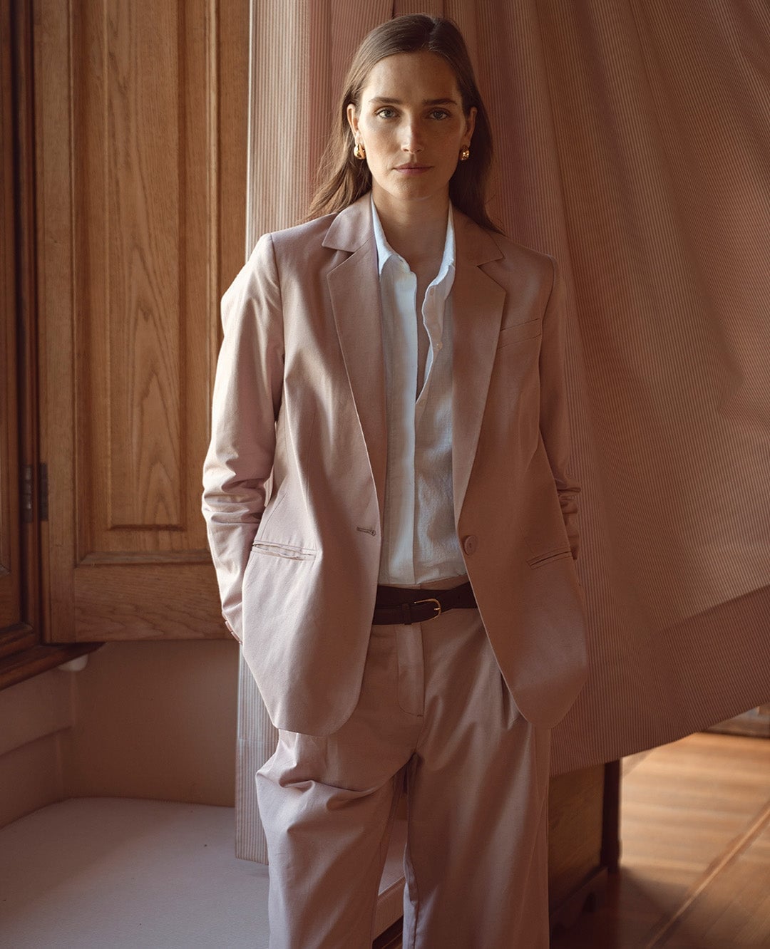 Pale Pink Oversized Blazer with White Shirt and Trousers Pale Pink Oversized Blazer with White Shirt and Trousers — Classy Business Outfits