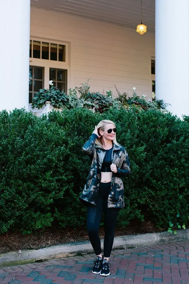 Cropped Camo Jacket With Sports Bra and Leggings — Classy Camo Outfits