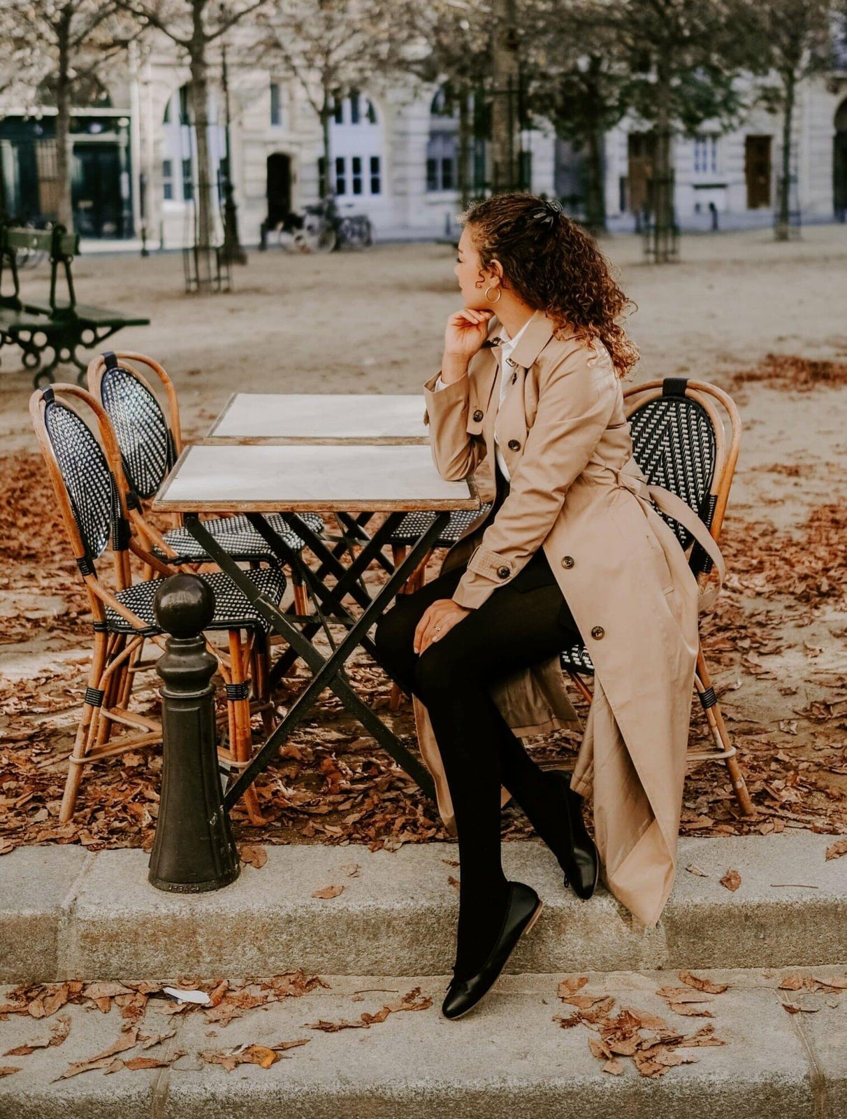 Beige Oversized Trench Coat Adds Sophisticated Layering Beige Oversized Trench Coat Adds Sophisticated Layering — Classy Capsule Wardrobe
