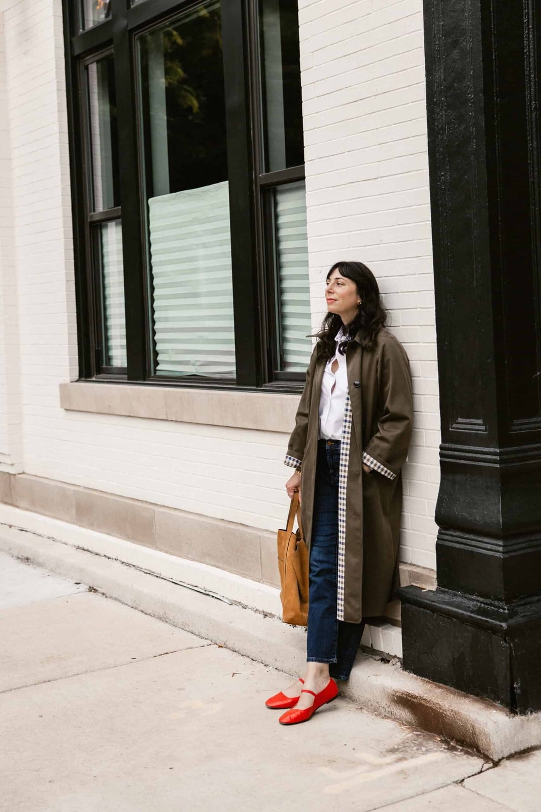 Olive Green Trench Coat Adds Utilitarian Chic to Denim Olive Green Trench Coat Adds Utilitarian Chic to Denim — Classy Capsule Wardrobe
