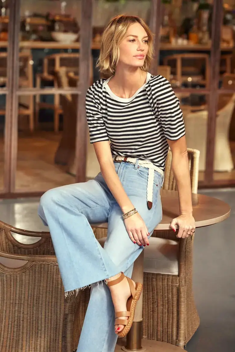 Wide Leg Jeans with Striped T-Shirt and Flat Sandals — Classy Casual Jeans Outfit