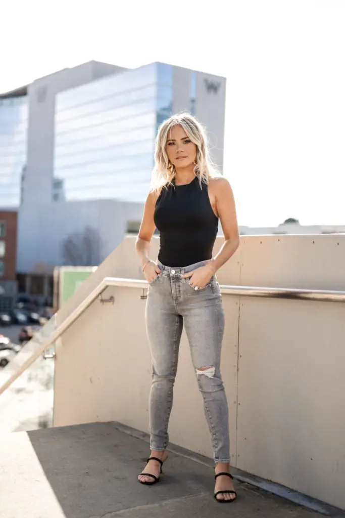 Gray Skinny Jeans with Ripped Knee Detail and Black Heeled Sandals — Classy Casual Jeans Outfit