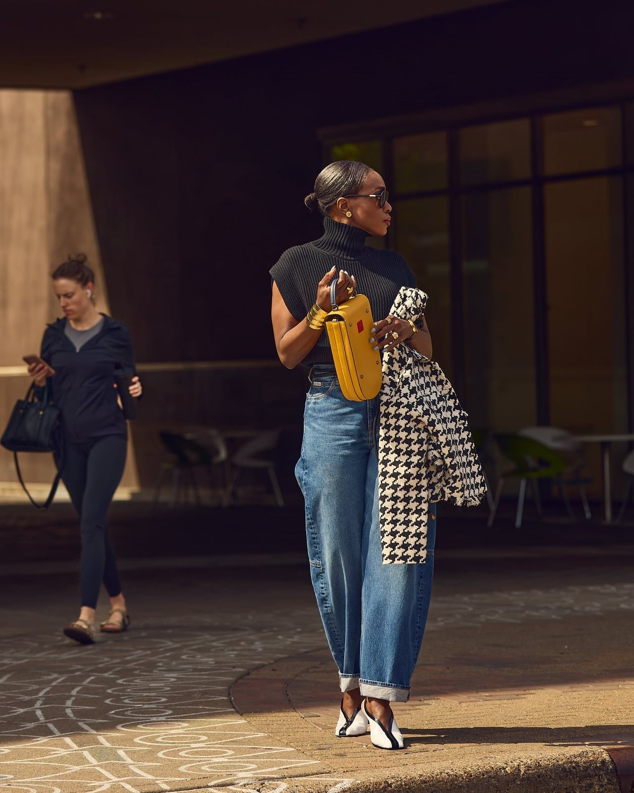 Wide Leg Jeans with a Pop of Color Handbag — Classy Casual Jeans Outfit