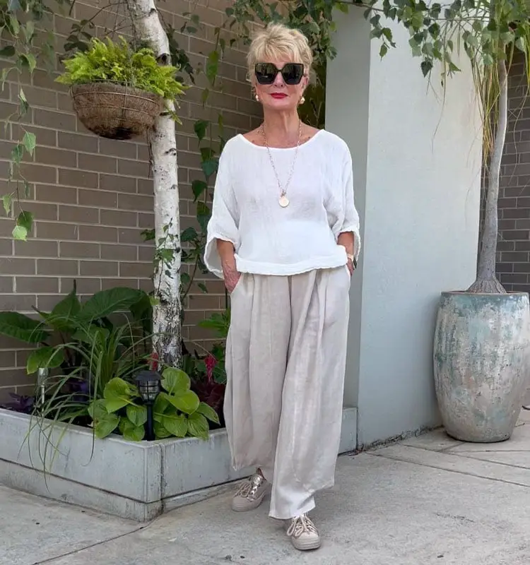 Relaxed Linen Top and Wide Leg Trousers for Casual Daytime Style Relaxed Linen Top and Wide Leg Trousers for Casual Daytime Style — Classy Chill Outfit