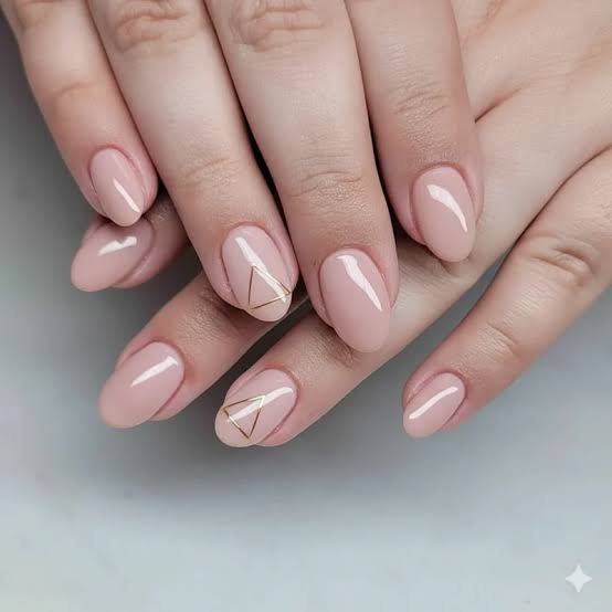 Medium Almond Pale Pink Gold Geometric Line Nails Medium Almond Pale Pink Gold Geometric Line Nails — Classy Clean Girl Nails