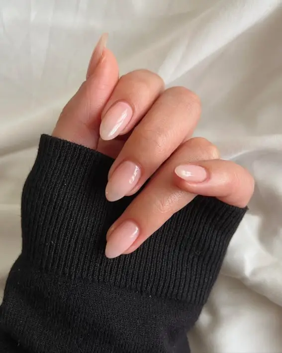Medium Oval Sheer Pink Gold Line Nails Medium Oval Sheer Pink Gold Line Nails — Classy Clean Girl Nails