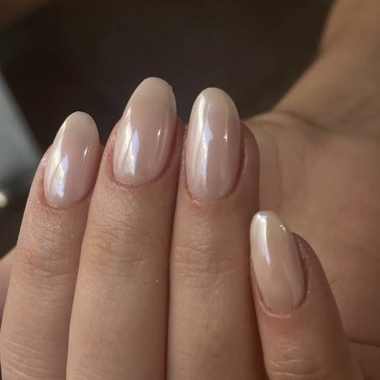 Short Almond Milky White Shimmer Glossy Nails Short Almond Milky White Shimmer Glossy Nails — Classy Clean Girl Nails