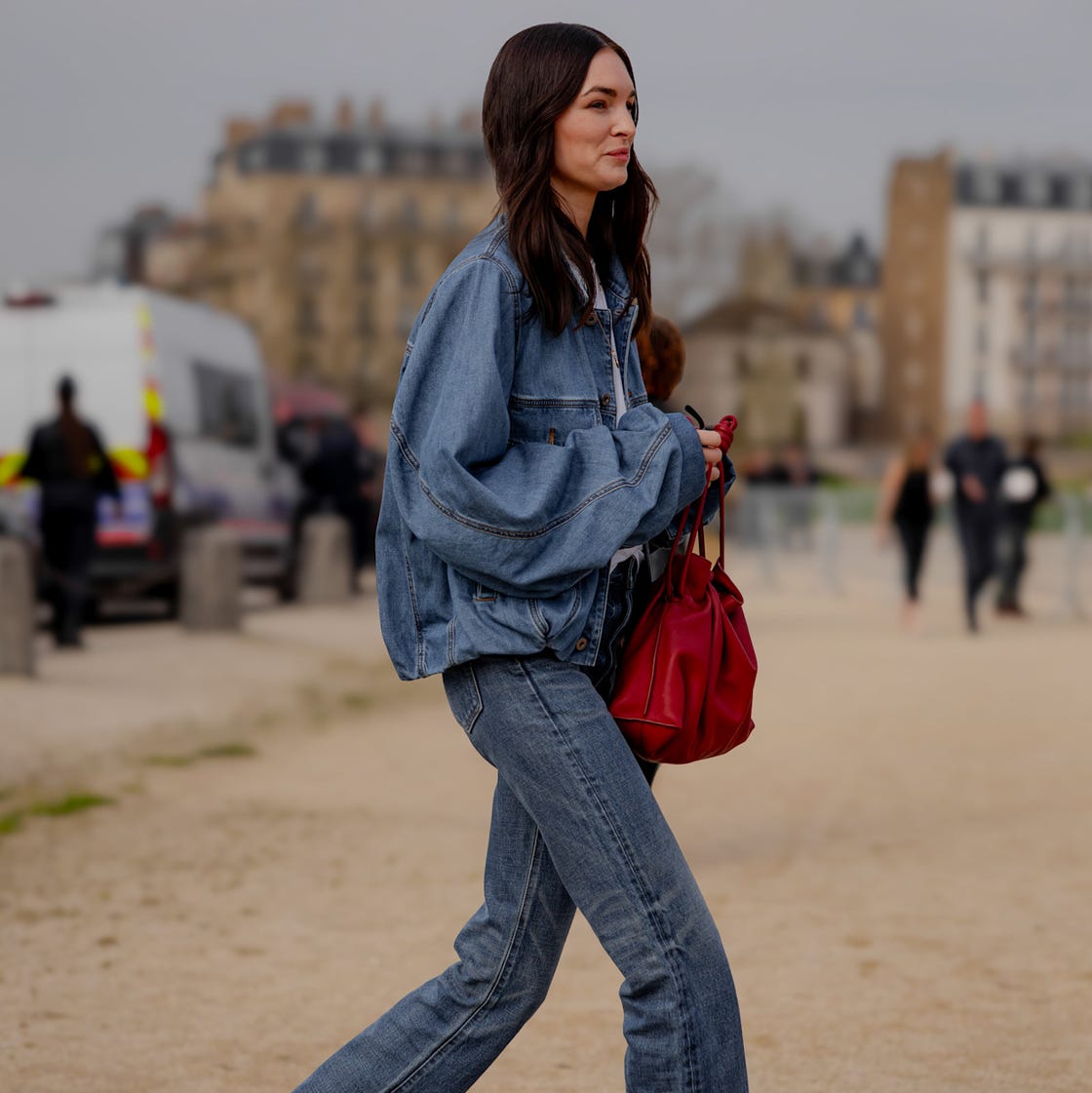 Oversized Denim Jacket and Jeans for a Casual Street Style Oversized Denim Jacket and Jeans for a Casual Street Style — Classy Comfy Outfits