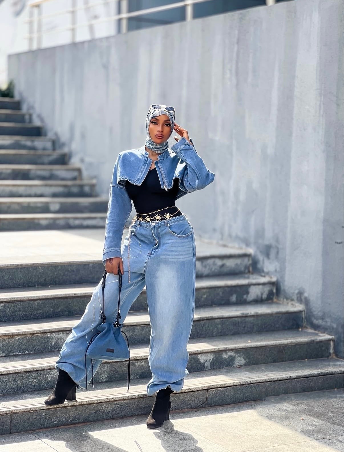 Oversized Denim Jacket With Wide-Leg Jeans Oversized Denim Jacket With Wide-Leg Jeans — Classy Concert Outfits