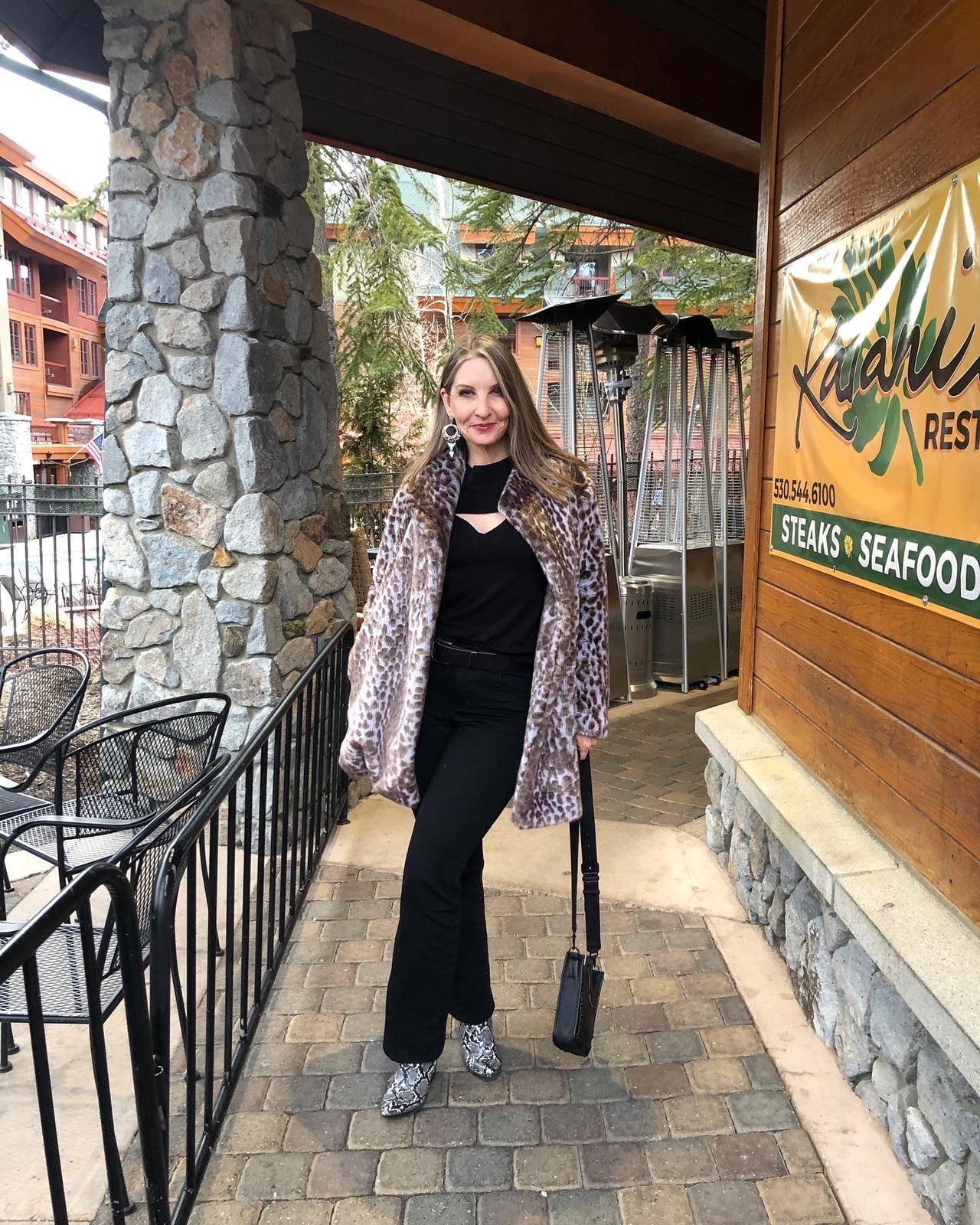 Leopard Print Faux Fur Coat With Snakeskin Boots Leopard Print Faux Fur Coat With Snakeskin Boots — Classy Concert Outfits