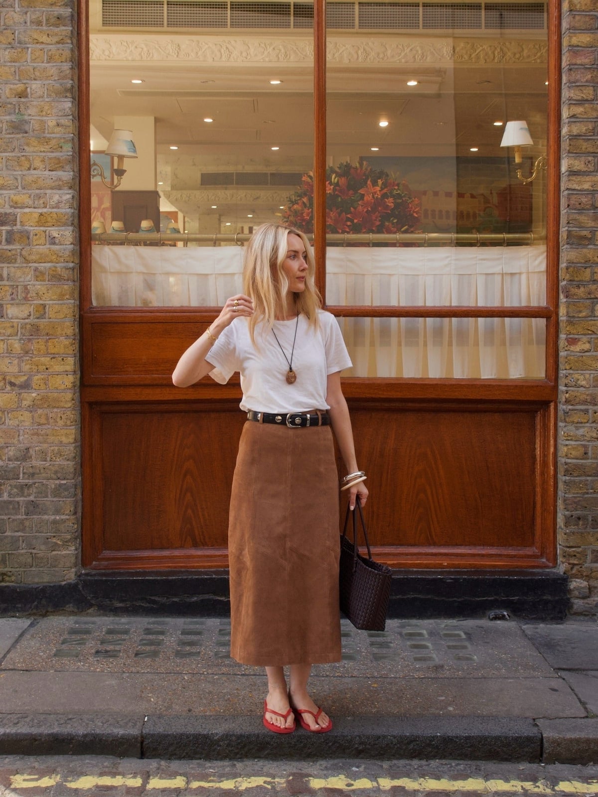 Long Brown Corduroy A-line Maxi Skirt with White T-Shirt Long Brown Corduroy A-line Maxi Skirt with White T-Shirt — Classy Corduroy Skirt Outfit