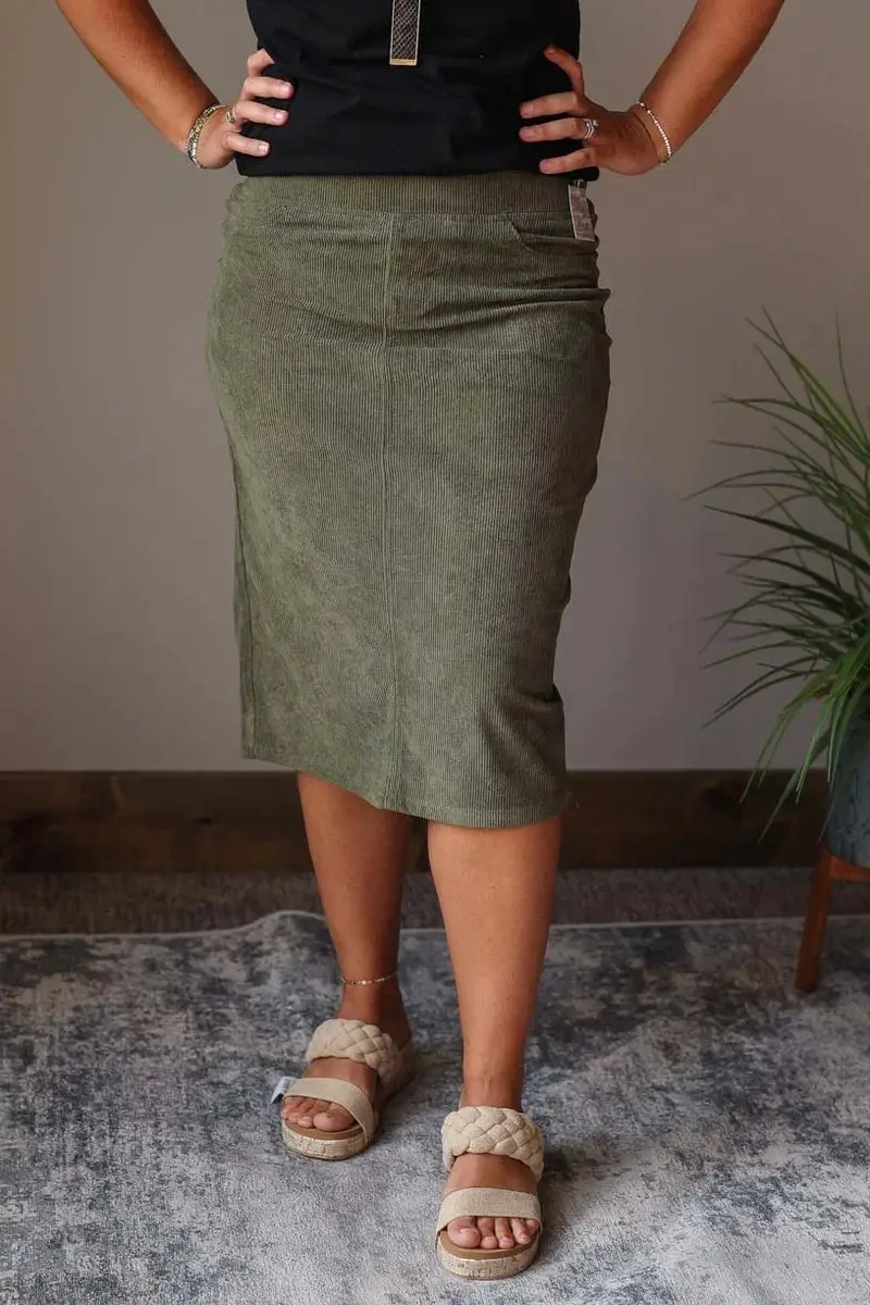 Olive Green Corduroy Pencil Skirt with Black T-Shirt Olive Green Corduroy Pencil Skirt with Black T-Shirt — Classy Corduroy Skirt Outfit