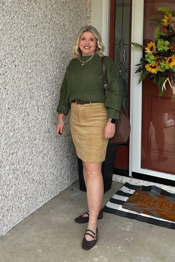 Tan Corduroy Pencil Skirt with Green Chunky Knit, Close-Up Take Tan Corduroy Pencil Skirt with Green Chunky Knit, Close-Up Take — Classy Corduroy Skirt Outfit