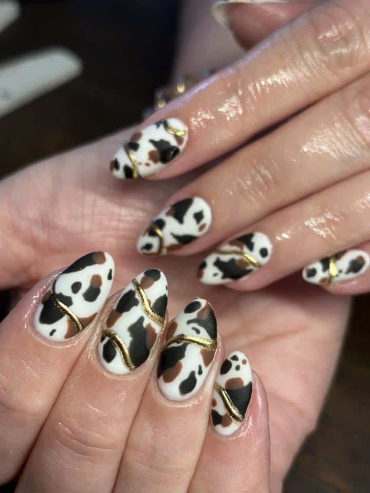 Medium Almond Cow Print with Gold Foil Accents Medium Almond Cow Print with Gold Foil Accents — Classy Cow Print Nails