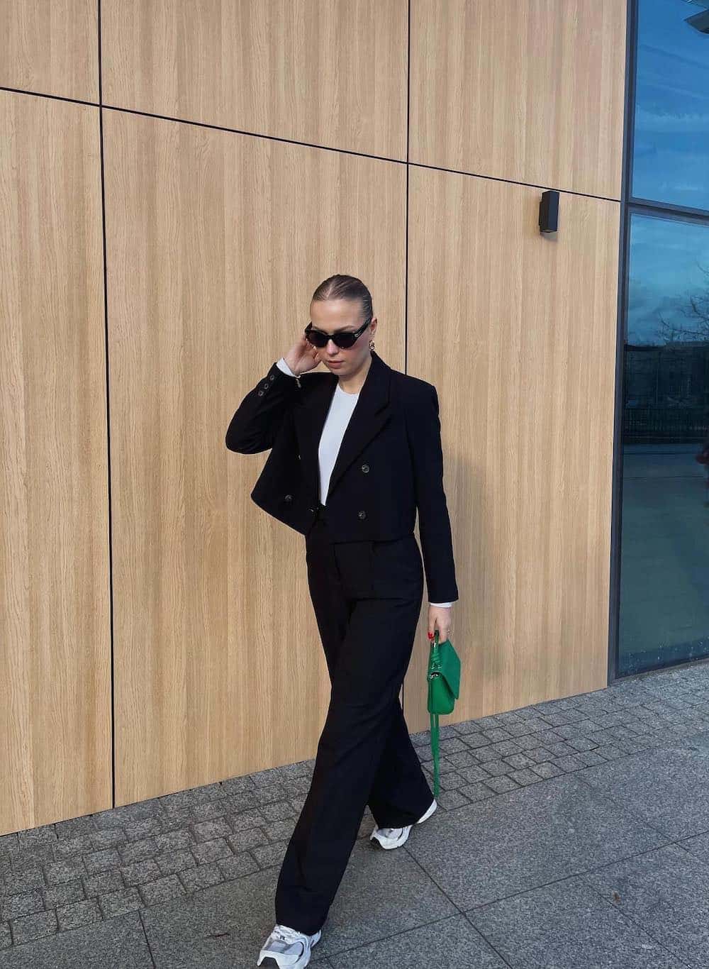 Black Cropped Blazer With Green Handbag — Classy Cropped Jacket Outfits