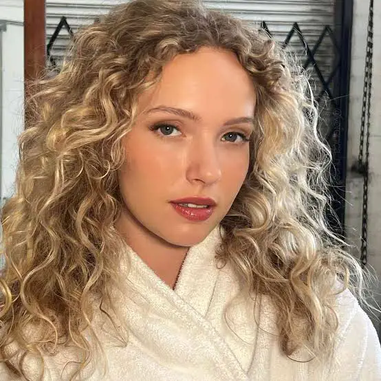 Elegant Updo With Cascading Curls Elegant Updo With Cascading Curls — Classy Curly Hair Cutting
