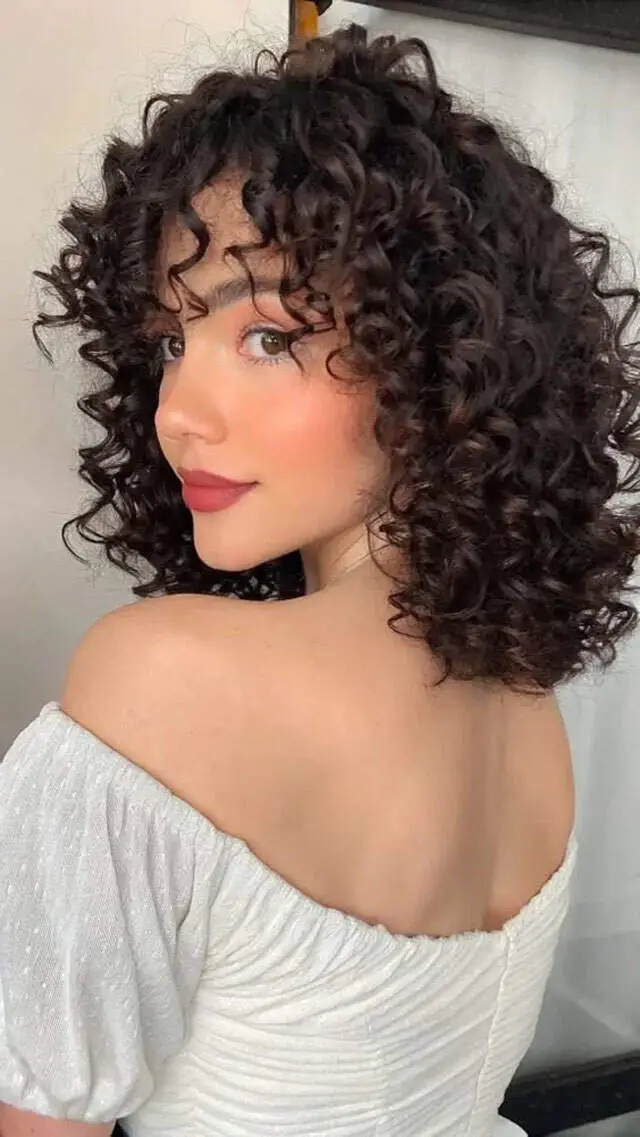 Defined Collarbone Curls With Curtain Bangs Defined Collarbone Curls With Curtain Bangs — Classy Curly Hair Hairstyles