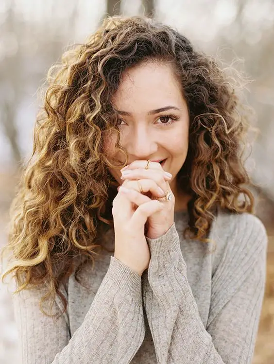 Mid-Back Voluminous Curls With Highlights Mid-Back Voluminous Curls With Highlights — Classy Curly Hair Hairstyles