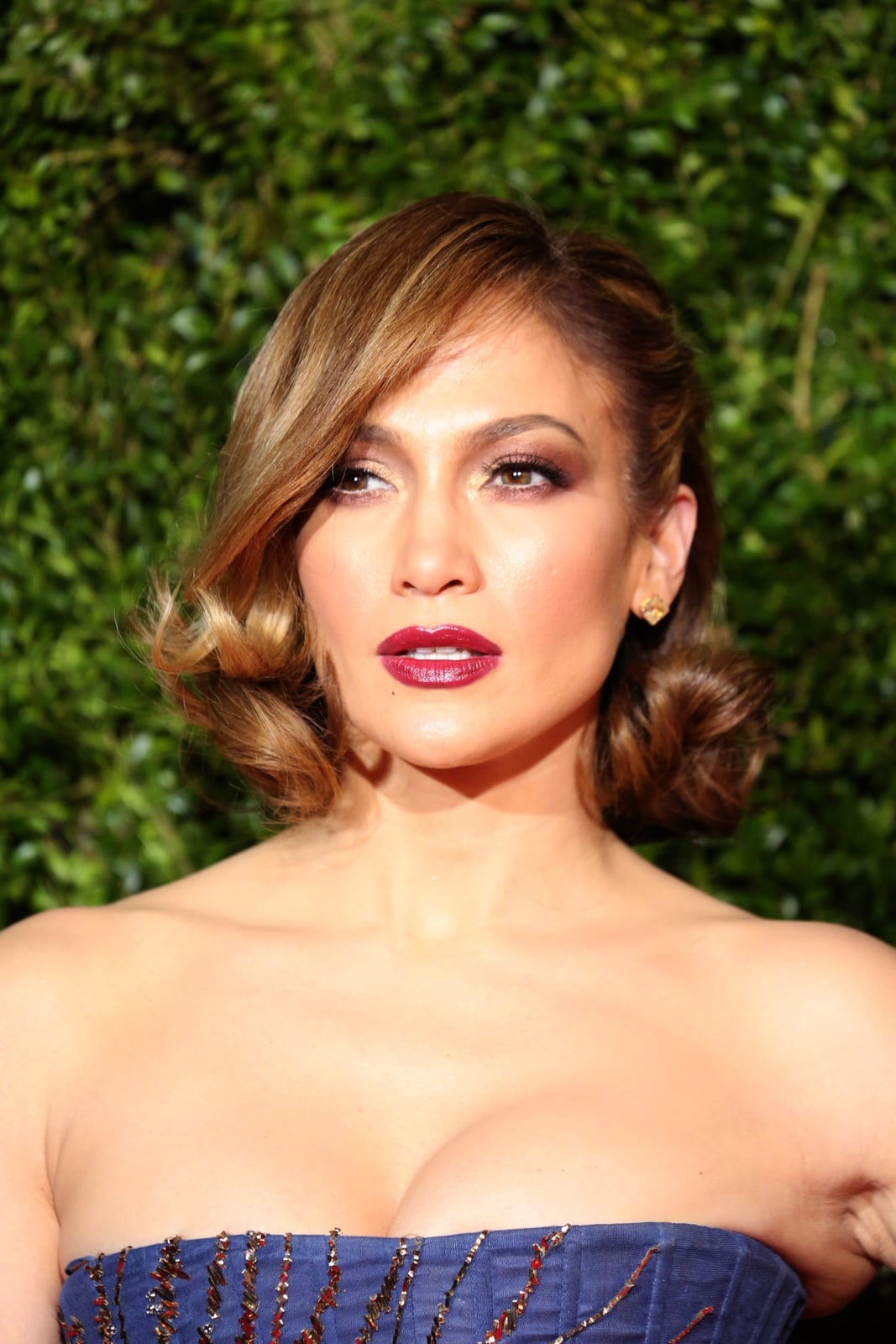 Swept-Back Curly Bob Swept-Back Curly Bob — Classy Curly Hair Hairstyles