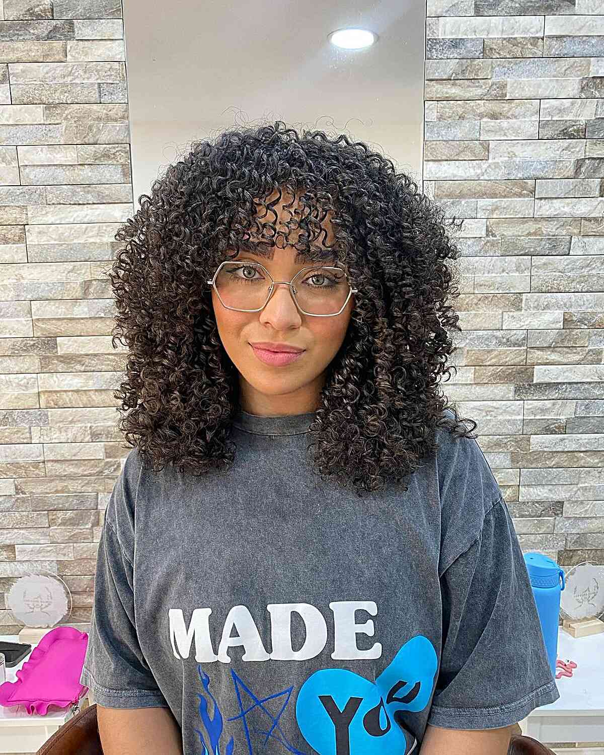 Collarbone Curly Cut With Curtain Bangs and воздушно высушенные Collarbone Curly Cut With Curtain Bangs and воздушно высушенные — Classy Curly Hairstyles for Black Women